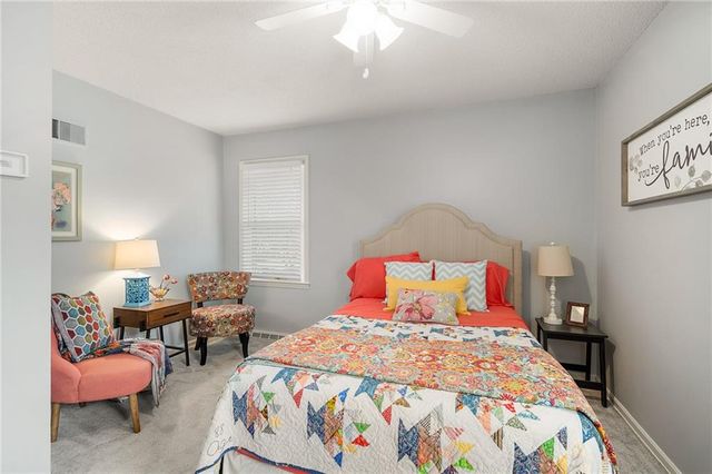 8830 8830 Ivanhoe Trail, Kansas City, MO 64131