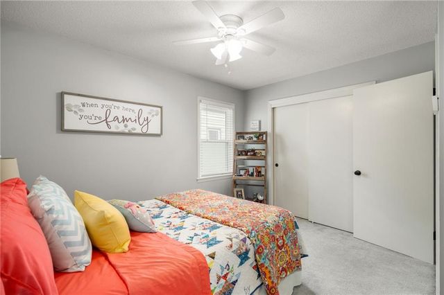 8830 8830 Ivanhoe Trail, Kansas City, MO 64131