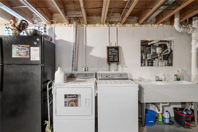 8830 8830 Ivanhoe Trail, Kansas City, MO 64131