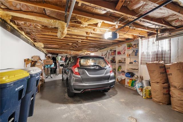 8830 8830 Ivanhoe Trail, Kansas City, MO 64131