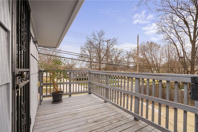 8830 8830 Ivanhoe Trail, Kansas City, MO 64131