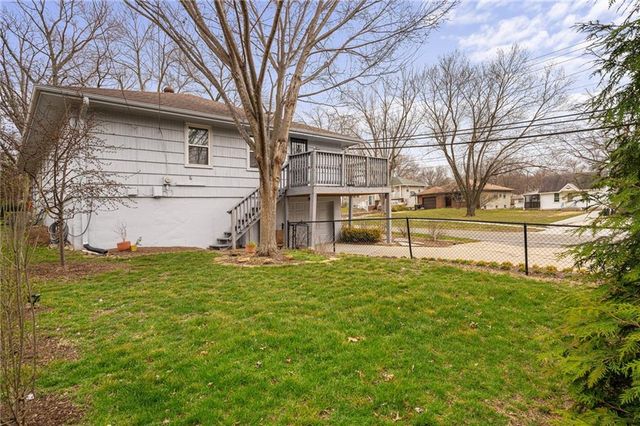 8830 8830 Ivanhoe Trail, Kansas City, MO 64131