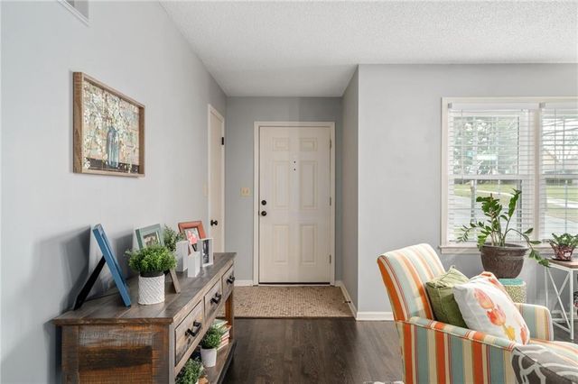 8830 8830 Ivanhoe Trail, Kansas City, MO 64131