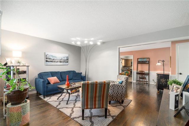 8830 8830 Ivanhoe Trail, Kansas City, MO 64131