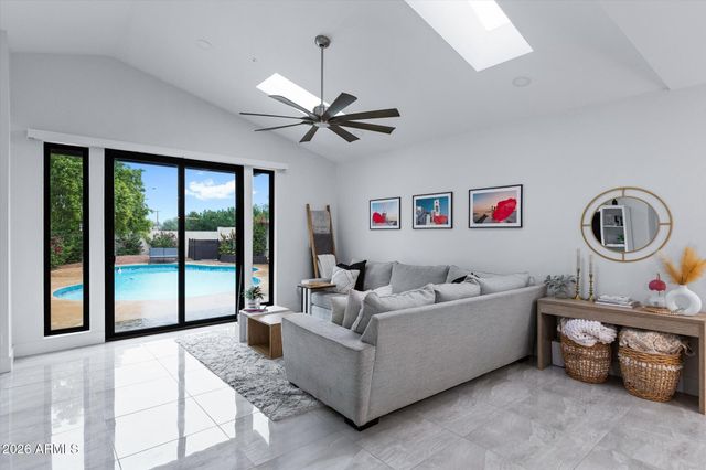8480 E COOLIDGE Street E, Scottsdale, AZ 85251