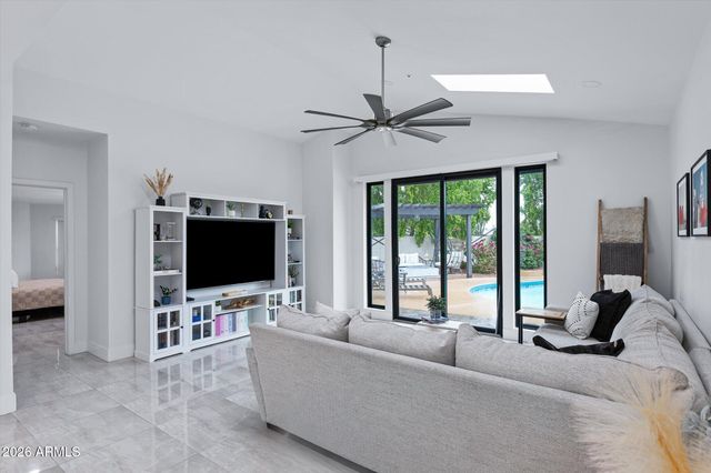 8480 E COOLIDGE Street E, Scottsdale, AZ 85251