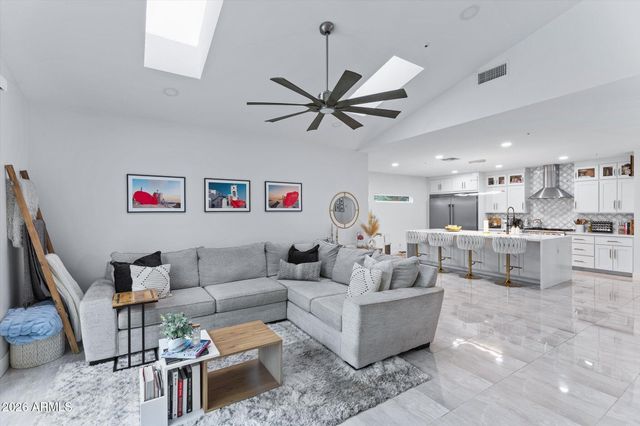 8480 E COOLIDGE Street E, Scottsdale, AZ 85251