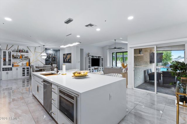 8480 E COOLIDGE Street E, Scottsdale, AZ 85251