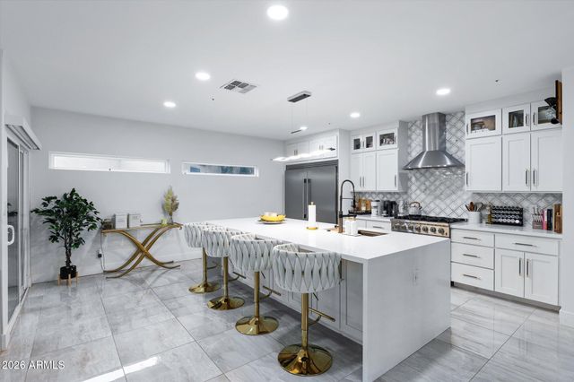 8480 E COOLIDGE Street E, Scottsdale, AZ 85251