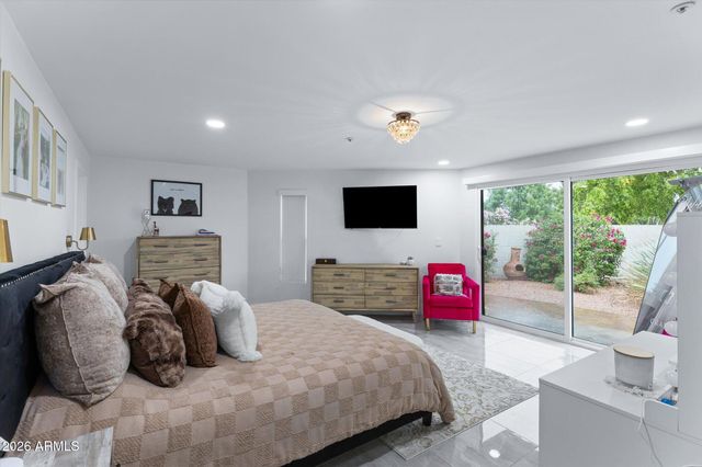 8480 E COOLIDGE Street E, Scottsdale, AZ 85251