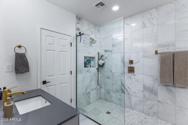 8480 E COOLIDGE Street E, Scottsdale, AZ 85251
