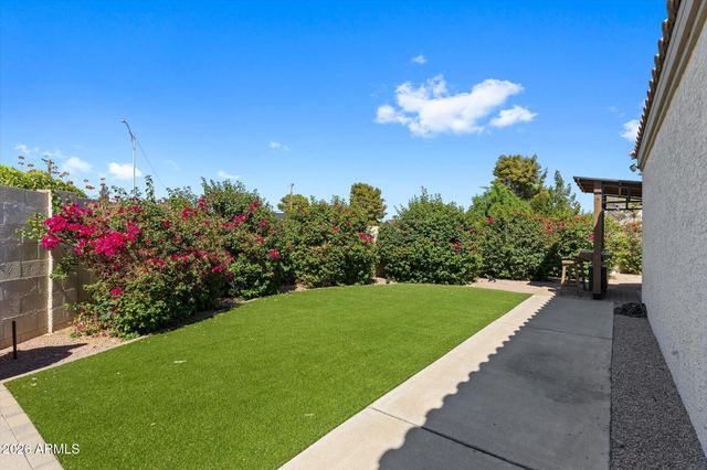 8480 E COOLIDGE Street E, Scottsdale, AZ 85251