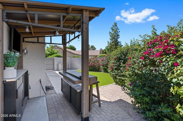 8480 E COOLIDGE Street E, Scottsdale, AZ 85251