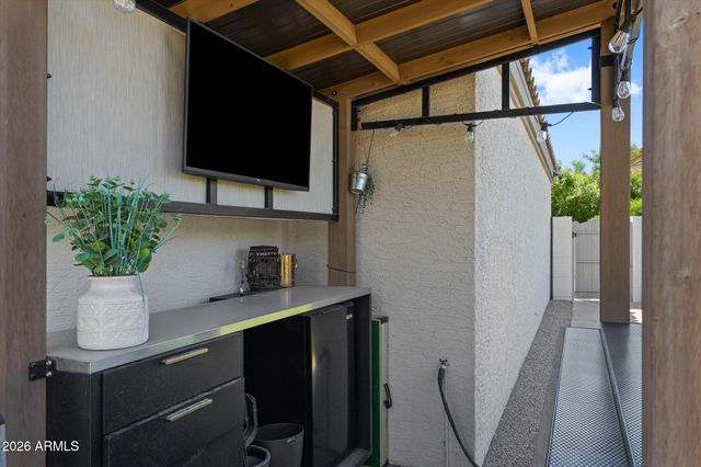 8480 E COOLIDGE Street E, Scottsdale, AZ 85251