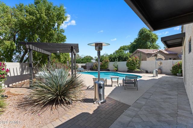 8480 E COOLIDGE Street E, Scottsdale, AZ 85251
