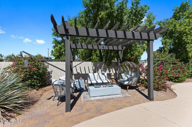8480 E COOLIDGE Street E, Scottsdale, AZ 85251