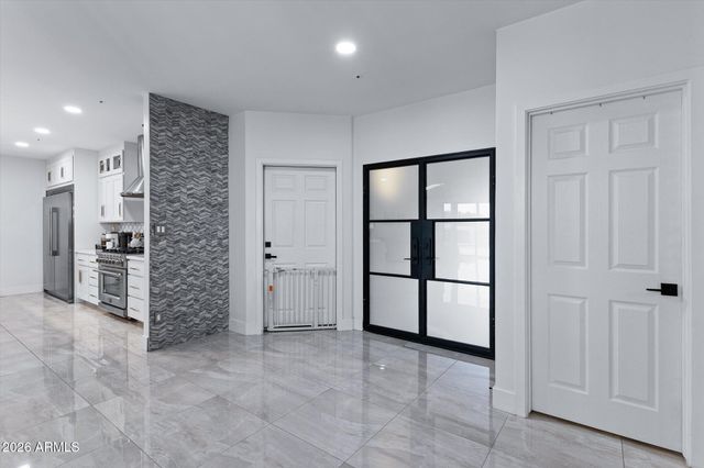 8480 E COOLIDGE Street E, Scottsdale, AZ 85251