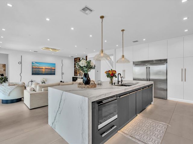 17065 Rainbow Fls Trail, Boca Raton, FL 33496