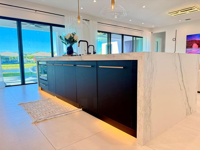 17065 Rainbow Fls Trail, Boca Raton, FL 33496