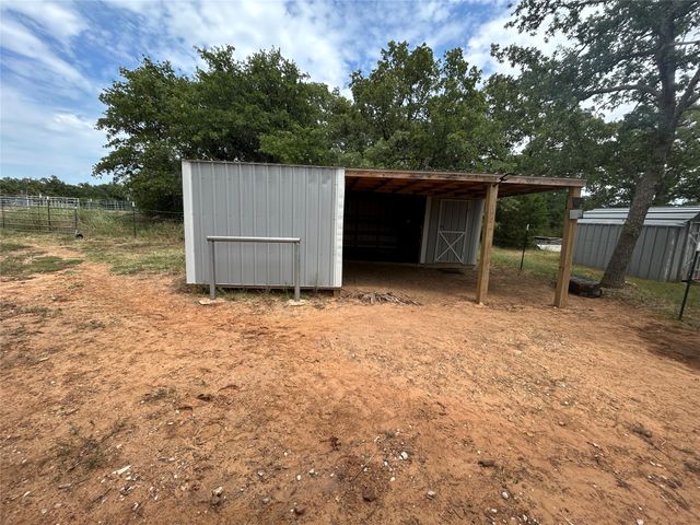 147 Fox Run Road, Bowie, TX 76230