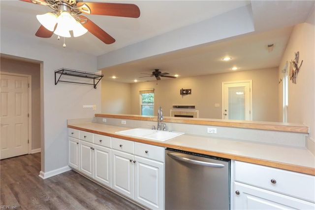 718 14th St Apt B, Virginia Beach, VA 23451
