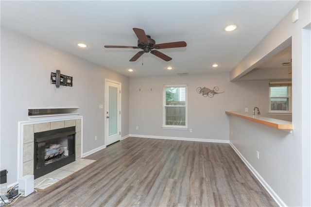 718 14th St Apt B, Virginia Beach, VA 23451