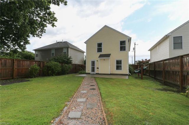 718 14th St Apt B, Virginia Beach, VA 23451