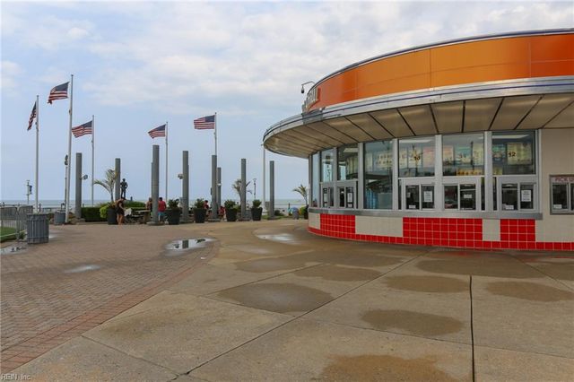 718 14th St Apt B, Virginia Beach, VA 23451