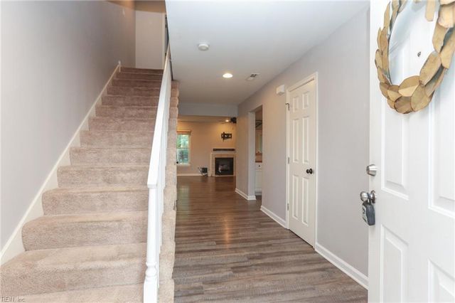 718 14th St Apt B, Virginia Beach, VA 23451