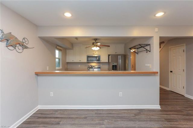 718 14th St Apt B, Virginia Beach, VA 23451