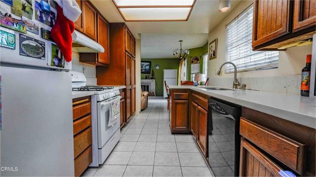 1977 El Cajon Circle, Oxnard, CA 93035