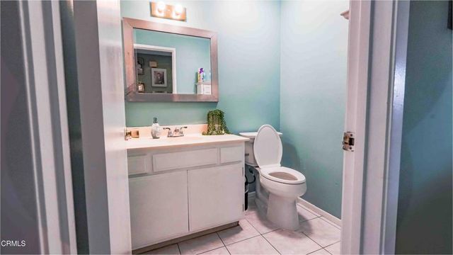 1977 El Cajon Circle, Oxnard, CA 93035