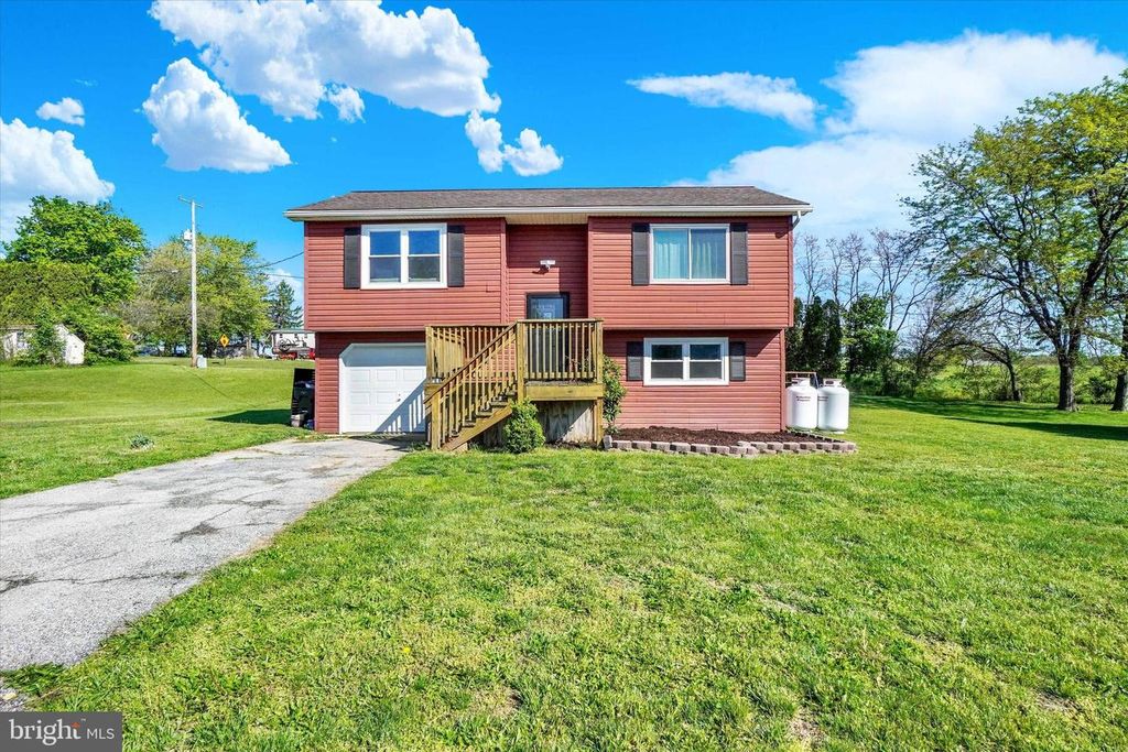 3349 NIGHT IN GALE DR, Dover, PA 17315