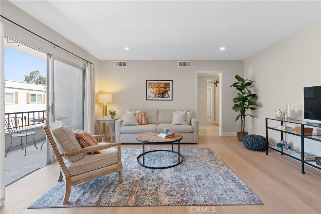 10707 Camarillo Street 314, Toluca Lake, CA 91602 — photo 2