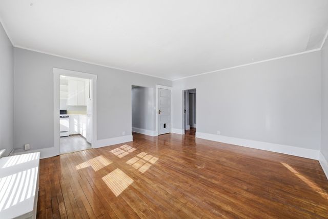 3103 Grand Avenue, Des Moines, IA 50312
