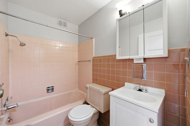 3103 Grand Avenue, Des Moines, IA 50312