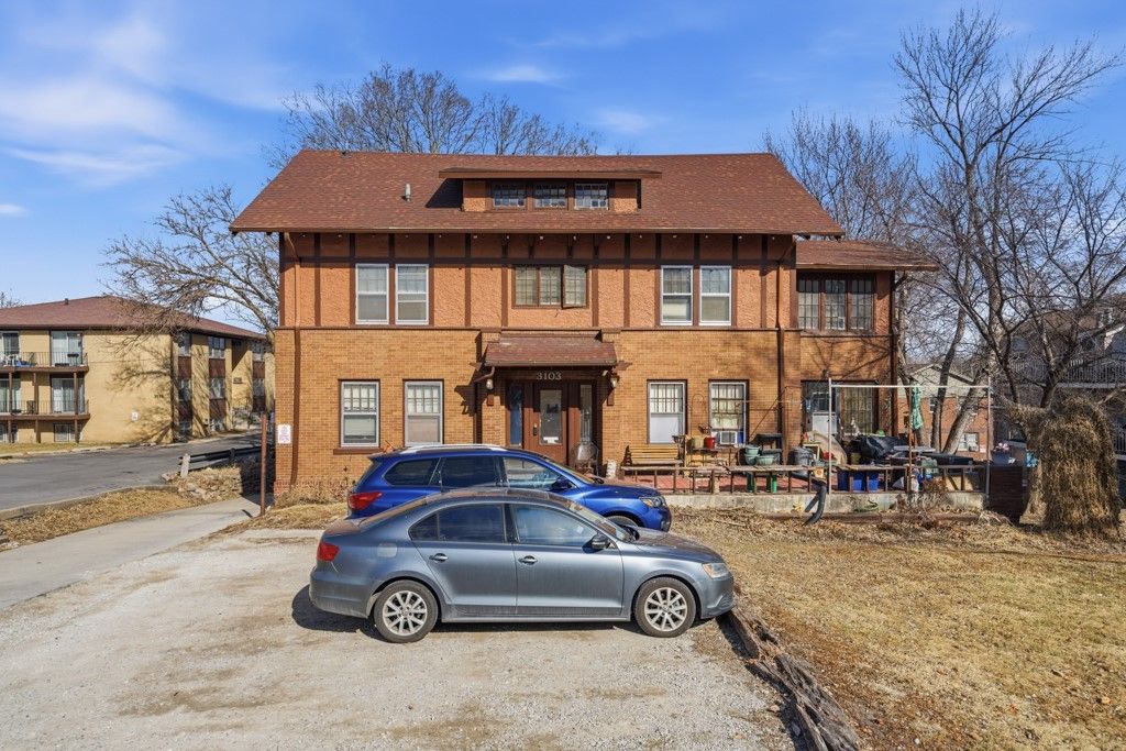 3103 Grand Avenue, Des Moines, IA 50312