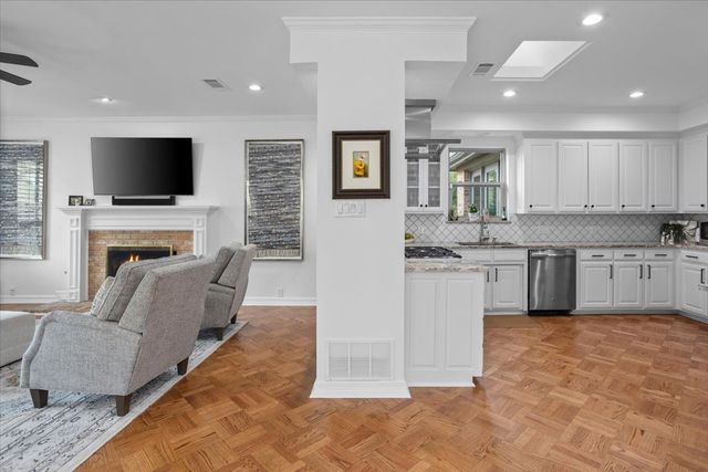 804 Roaring Springs Road, Fort Worth, TX 76114