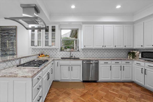 804 Roaring Springs Road, Fort Worth, TX 76114