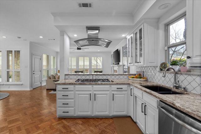 804 Roaring Springs Road, Fort Worth, TX 76114