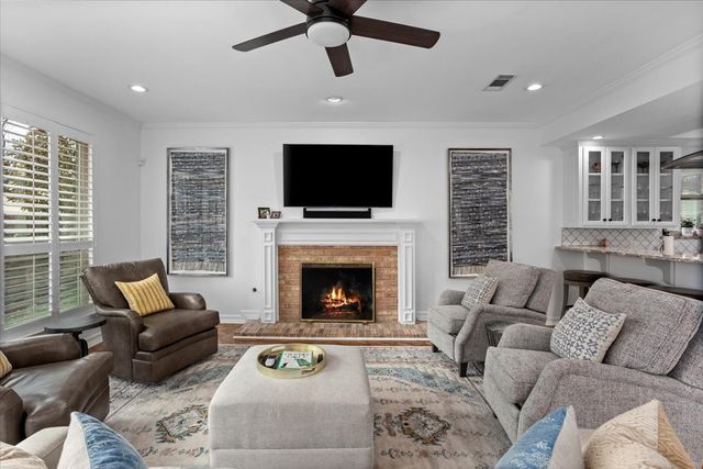 804 Roaring Springs Road, Fort Worth, TX 76114