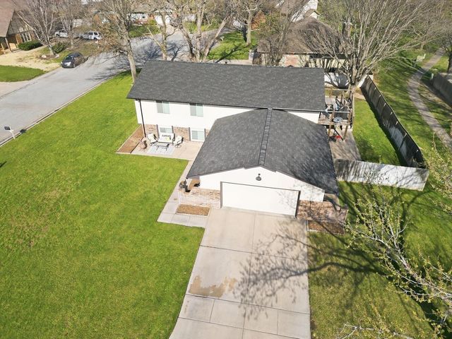 1521 N Valleyview Street, Wichita, KS 67212