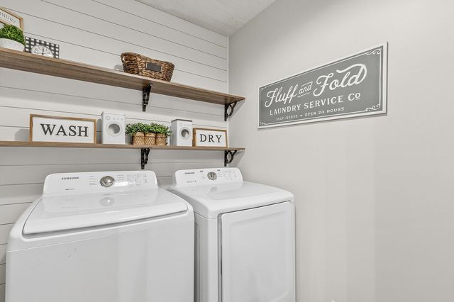 1521 N Valleyview Street, Wichita, KS 67212