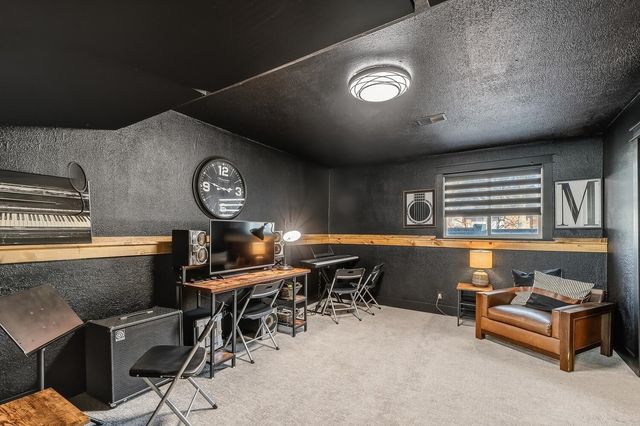 1521 N Valleyview Street, Wichita, KS 67212