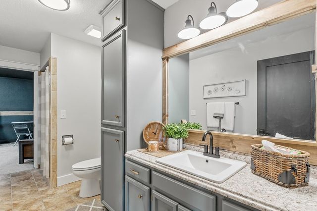 1521 N Valleyview Street, Wichita, KS 67212