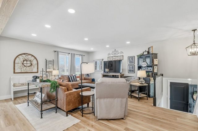 1521 N Valleyview Street, Wichita, KS 67212