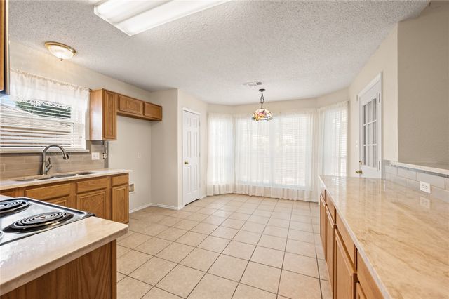3321 Harbourtown Drive, Grand Prairie, TX 75052