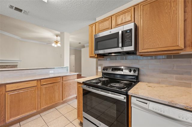 3321 Harbourtown Drive, Grand Prairie, TX 75052