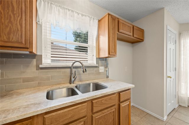 3321 Harbourtown Drive, Grand Prairie, TX 75052