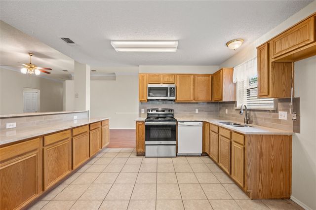 3321 Harbourtown Drive, Grand Prairie, TX 75052